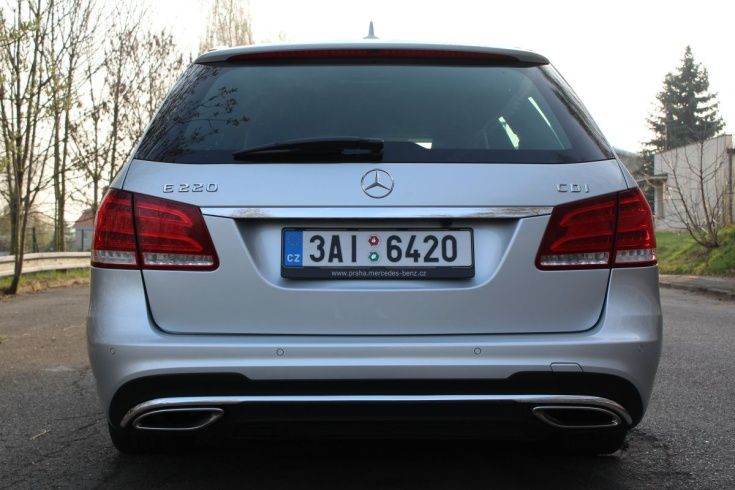 Mercedes Benz E class - chauffeured car rental