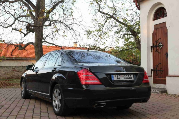 Mercedes Benz S class - limousine hire