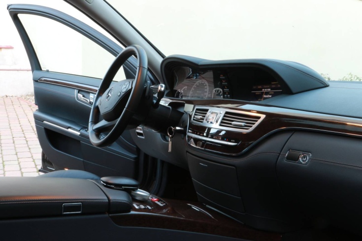 Mercedes Benz S class - chauffeured limo Prague
