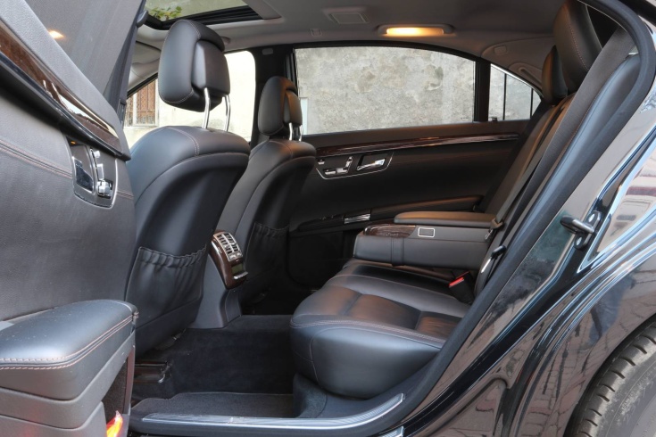 Mercedes Benz S class - hourly service and rentals Prague