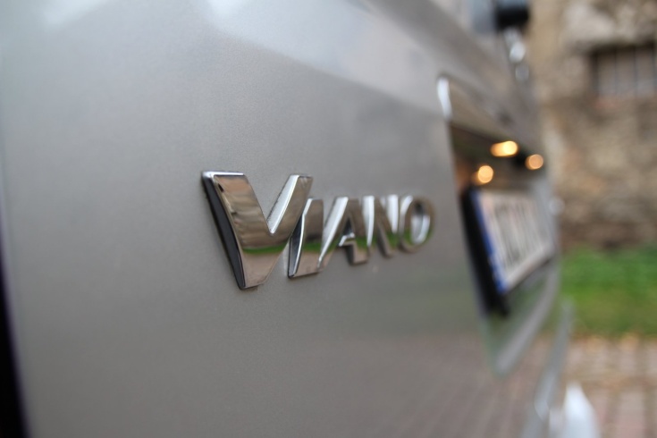 Mercedes Benz Viano - minivan and driver to rent