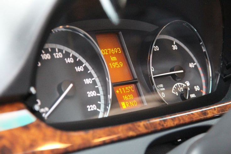 Mercedes Benz Viano - Minibus to hire