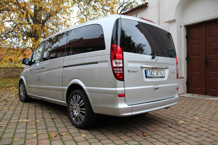 Mercedes Benz Viano - chauffeured minibus to rent