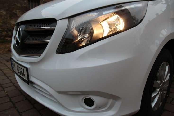 Mercedes Benz VITO TOURER SELECT- Chauffeured minvan rentals Prague