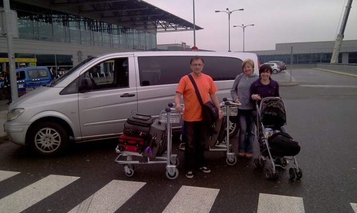 Return transfer from the Prague airport to Olomouc and back for Tancred's family